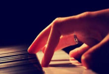 星空体育：游泳世界杯新加坡站女子100米混合泳 余依婷获得银牌央视新闻客户端.